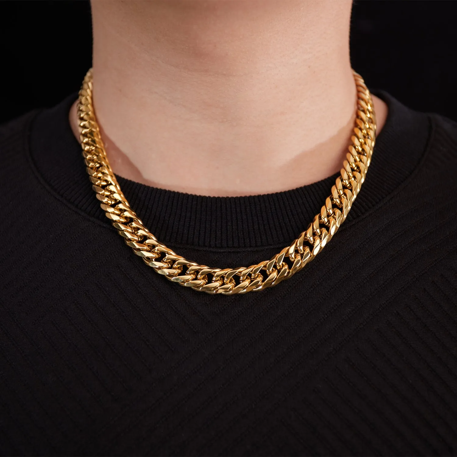 Bold Gold Cuban Link Chain Necklace - Luxurious and Durable Accessory for Men