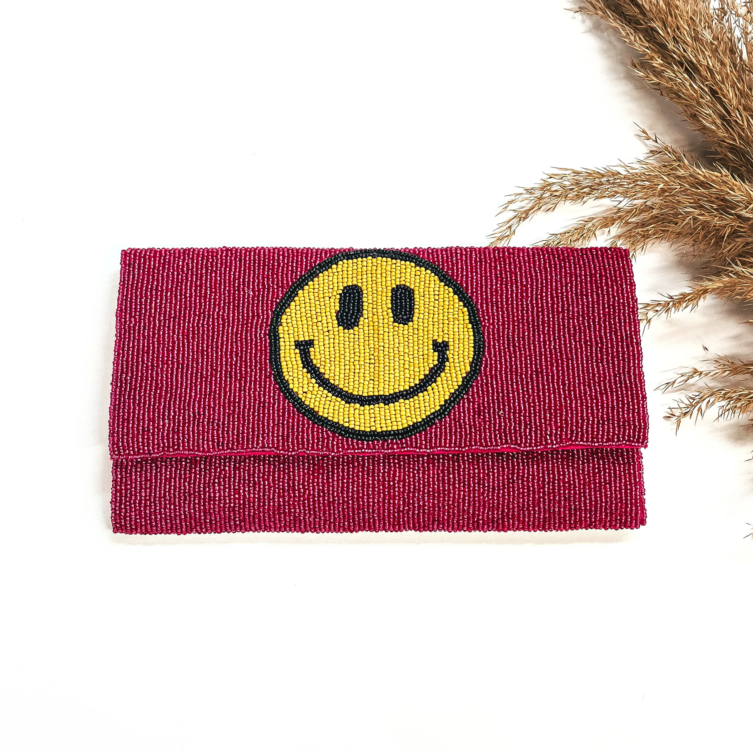 Happy Days Seedbeaded Clutch Bag in Fuchsia with Yellow Happy Face and Gold Tone Chain