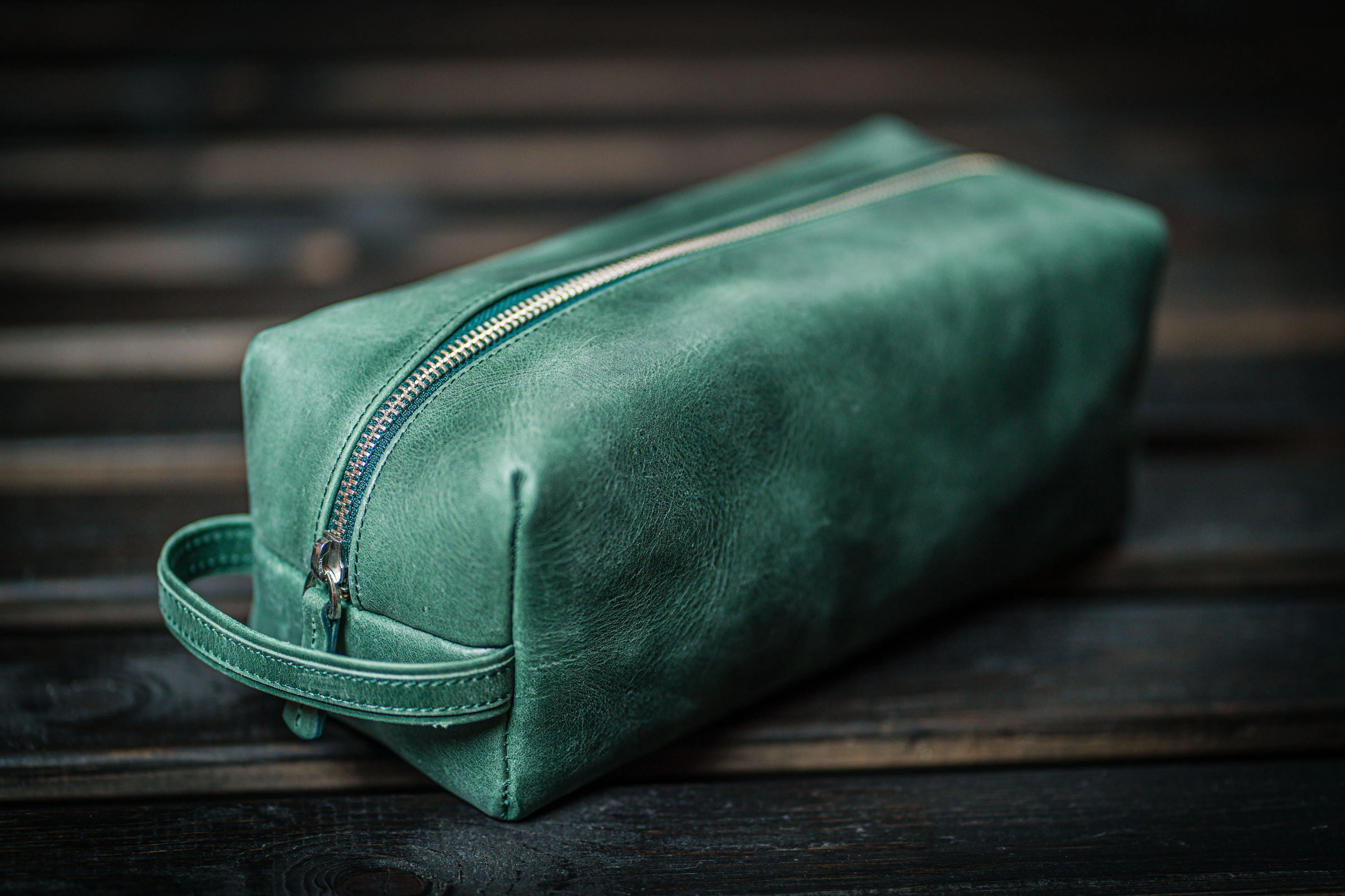 Leather Classic Dopp Kit & Travel Toiletry Bag - Crazy Horse Forest Green